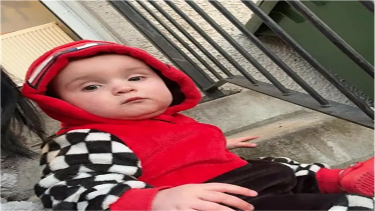 الرضيع البريطاني يفقد حياته اختناقا بعد التفاف رباط بدلة الشتاء حول عنقه